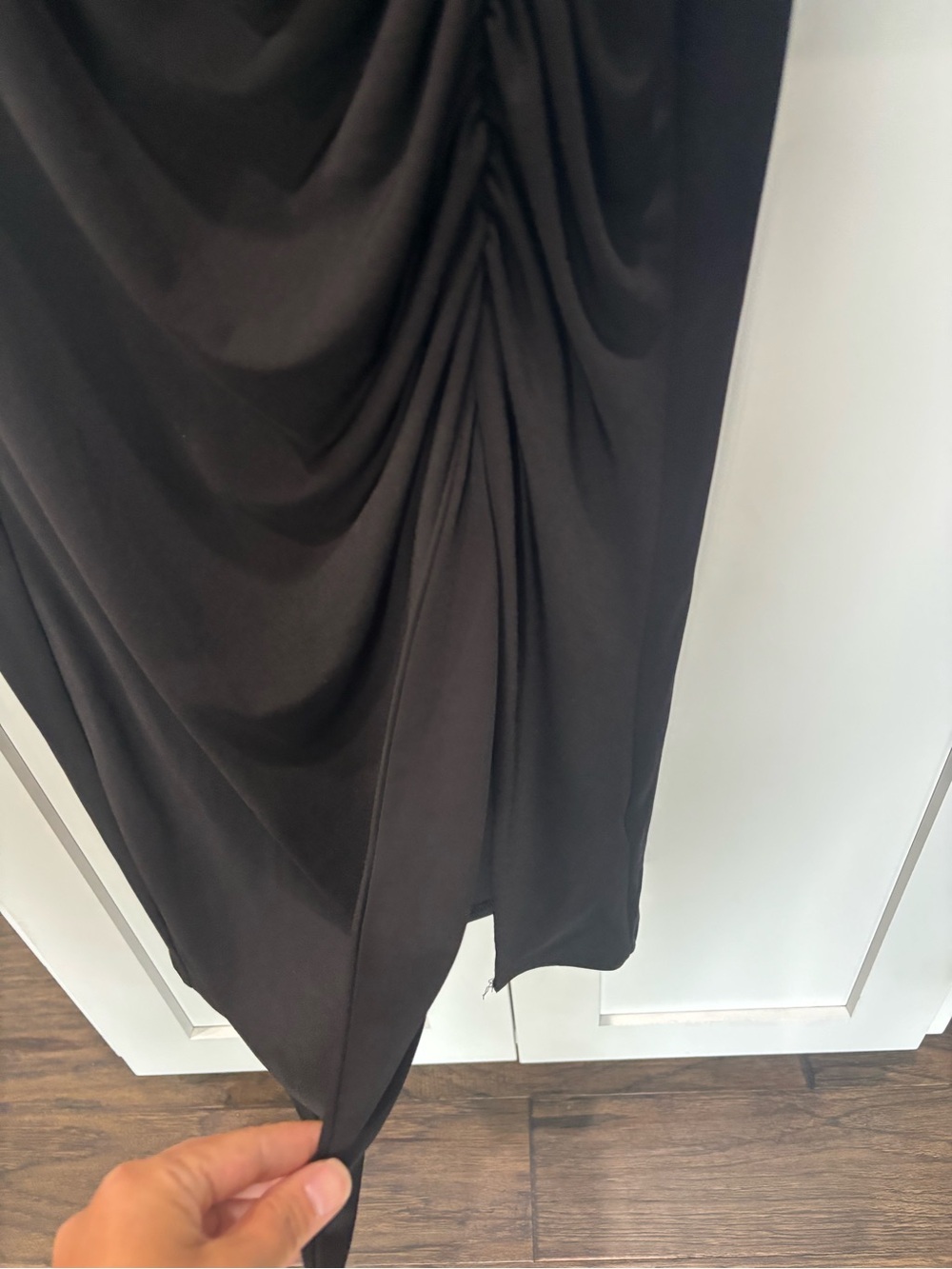 Evereve Black Classy Sleeveless Ruched Midi Dress - Picture 6 of 9